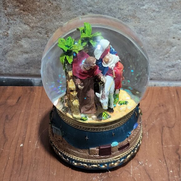 Nativity Scene Water Globe Music Box Plays Silent Night - Picture 8 of 10